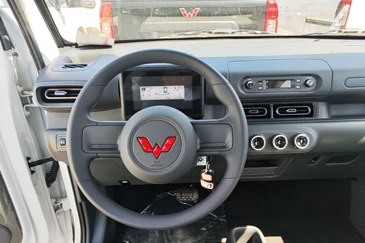 Used Wuling Zhiguang New Energy 2025 Standard Model Center Console