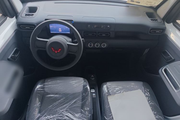 Used Wuling Zhiguang New Energy 2025 Model 305km Ambitious Edition Center Console