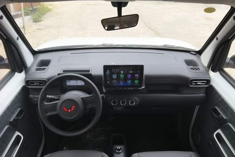 Used Wuling Zhiguang New Energy 2025 Comfort Model Center Console