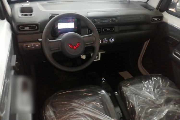 Used Wuling Zhiguang New Energy 2025 Comfort Model Center Console