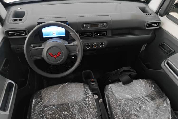 Used Wuling Zhiguang New Energy 2025 Model 305km Ambitious Edition Center Console