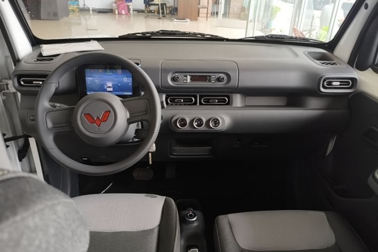 Used Wuling Zhiguang New Energy 2025 Model 305km Ambitious Edition Center Console