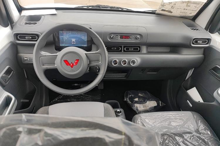 Used Wuling Zhiguang New Energy 2025 Model 305km Ambitious Edition Center Console