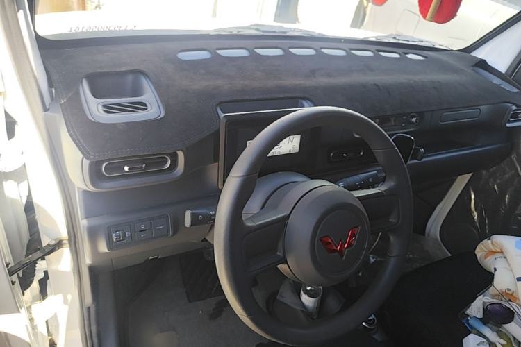Used Wuling Zhiguang New Energy 2025 Comfort Model Center Console