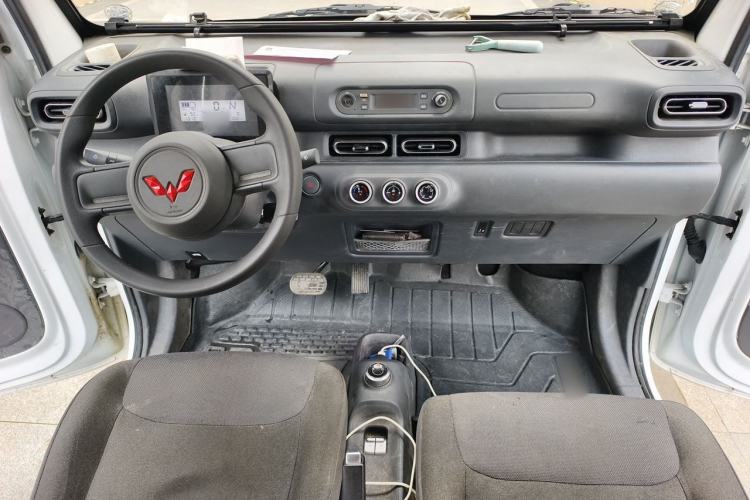 Used Wuling Zhiguang New Energy 2025 Comfort Model Center Console