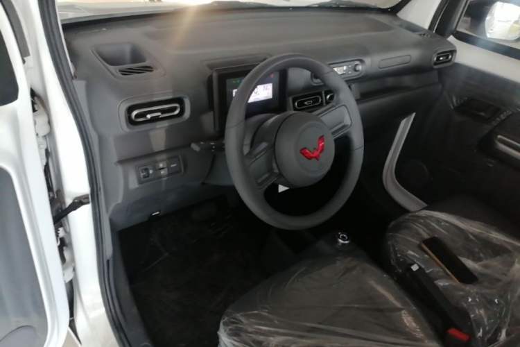 Used Wuling Zhiguang New Energy 2025 Comfort Model Center Console