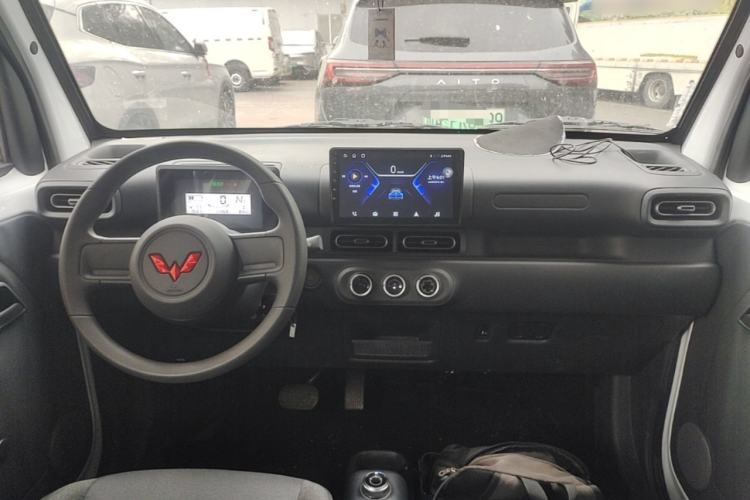 Used Wuling Zhiguang New Energy 2025 Standard Model Center Console