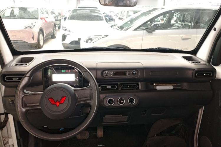 Used Wuling Zhiguang New Energy 2025 Comfort Model Center Console
