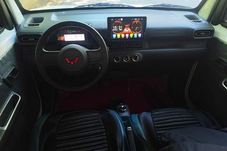 Used Wuling Zhiguang New Energy 2025 Standard Model Center Console