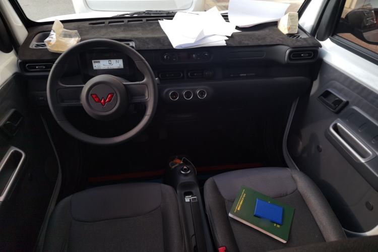 Used Wuling Zhiguang New Energy 2025 Standard Model Center Console