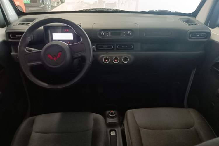 Used Wuling Zhiguang New Energy 2025 Comfort Model Center Console