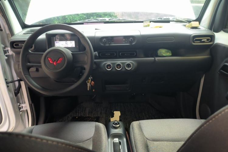 Used Wuling Zhiguang New Energy 2025 Comfort Model Center Console