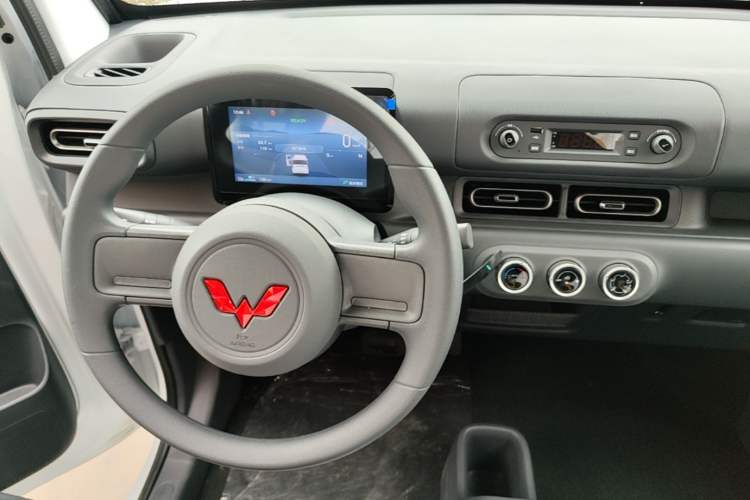 Used Wuling Zhiguang New Energy 2025 Model 305km Ambitious Edition Center Console