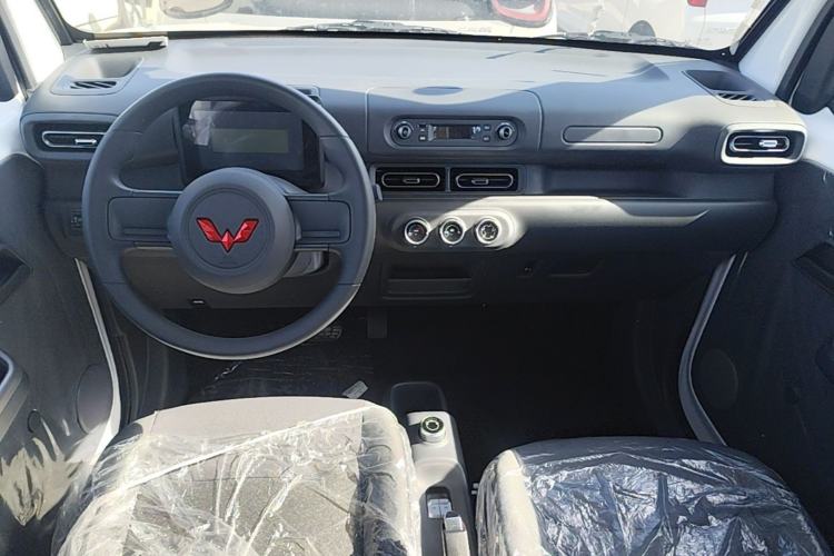 Used Wuling Zhiguang New Energy 2025 Standard Model Center Console