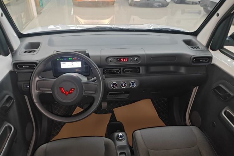 Used Wuling Zhiguang New Energy 2025 Comfort Model Center Console