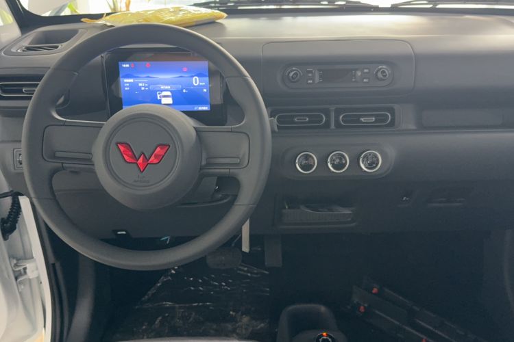 Used Wuling Zhiguang New Energy 2025 Model 305km Ambitious Edition Center Console