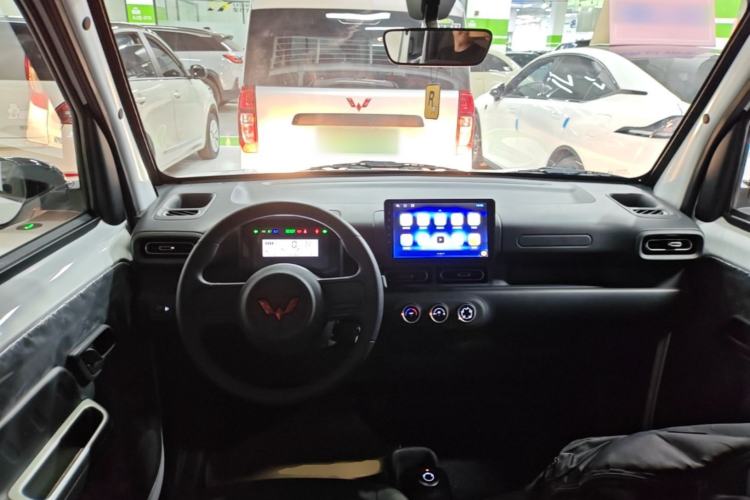 Used Wuling Zhiguang New Energy 2025 Standard Model Center Console