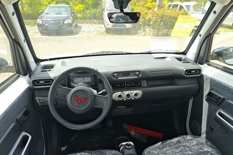 Used Wuling Zhiguang New Energy 2025 Standard Model Center Console