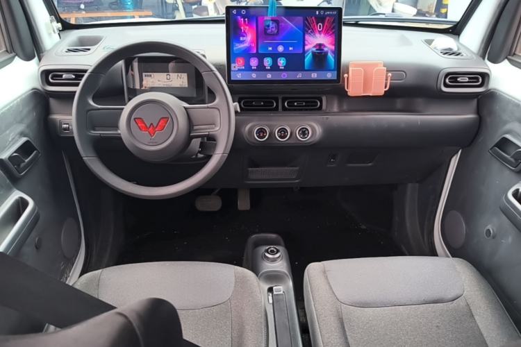 Used Wuling Zhiguang New Energy 2025 Comfort Model Center Console