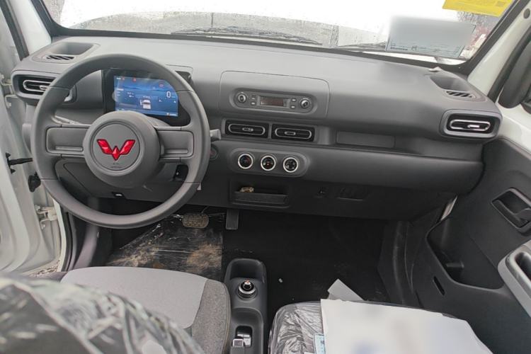 Used Wuling Zhiguang New Energy 2025 Model 305km Ambitious Edition Center Console