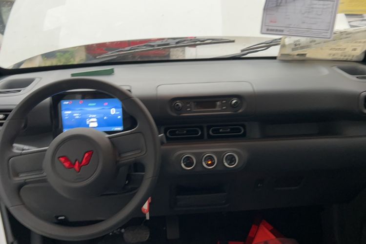 Used Wuling Zhiguang New Energy 2025 Model 305km Ambitious Edition Center Console