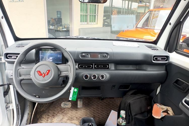 Used Wuling Zhiguang New Energy 2025 Model 305km Ambitious Edition Center Console
