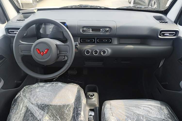 Used Wuling Zhiguang New Energy 2025 Model 305km Ambitious Edition Center Console
