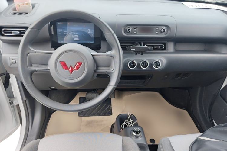 Used Wuling Zhiguang New Energy 2025 Model 305km Ambitious Edition Center Console