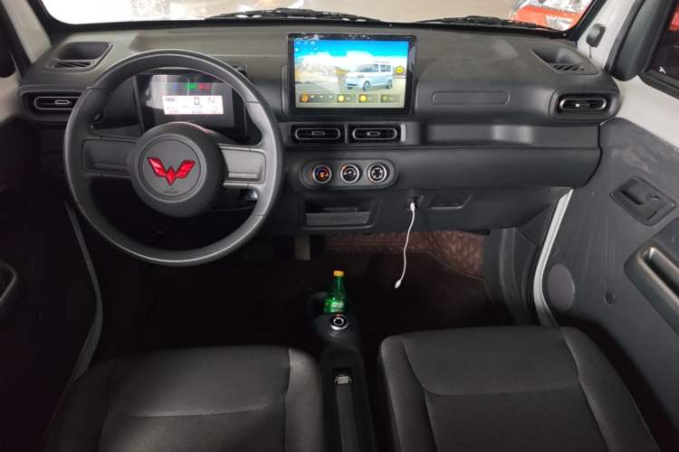Used Wuling Zhiguang New Energy 2025 Comfort Model Center Console