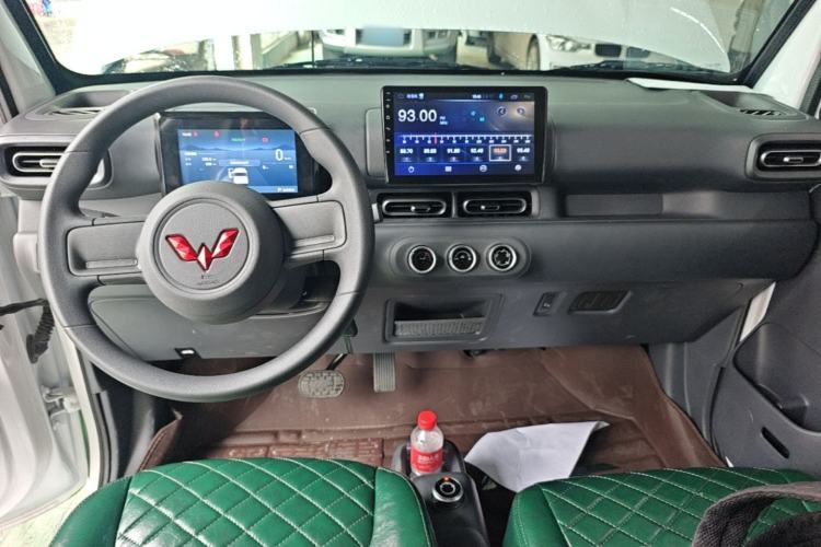 Used Wuling Zhiguang New Energy 2025 Model 305km Ambitious Edition Center Console