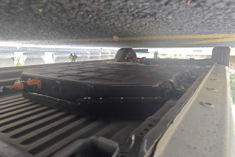 Used Wuling Zhiguang New Energy 2025 Standard Model Chassis Rear Left
