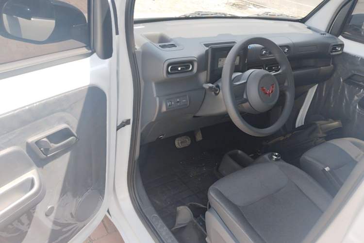 Used Wuling Zhiguang New Energy 2025 Standard Model Driver Seat