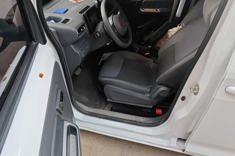 Used Wuling Zhiguang New Energy 2025 Standard Model Driver Seat