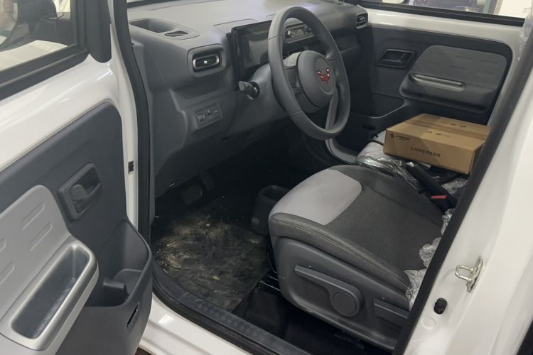 Used Wuling Zhiguang New Energy 2025 Model 305km Ambitious Edition Driver Seat