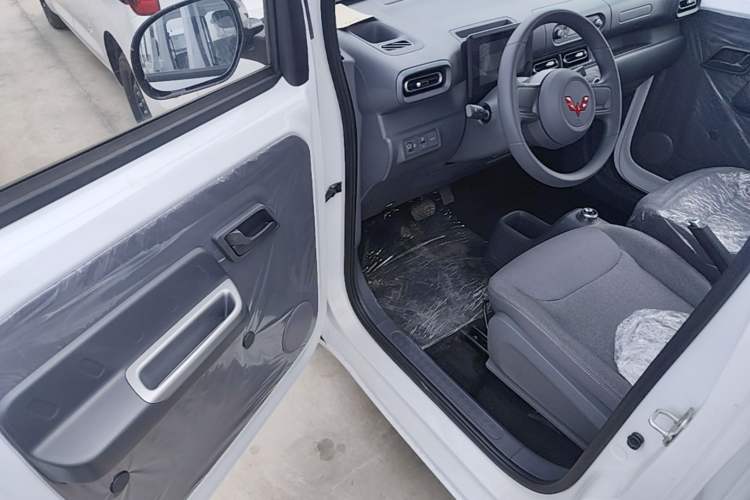 Used Wuling Zhiguang New Energy 2025 Standard Model Driver Seat