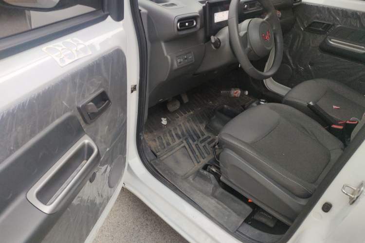 Used Wuling Zhiguang New Energy 2025 Standard Model Driver Seat