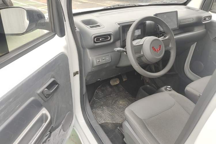 Used Wuling Zhiguang New Energy 2025 Standard Model Driver Seat