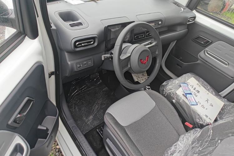Used Wuling Zhiguang New Energy 2025 Model 305km Ambitious Edition Driver Seat