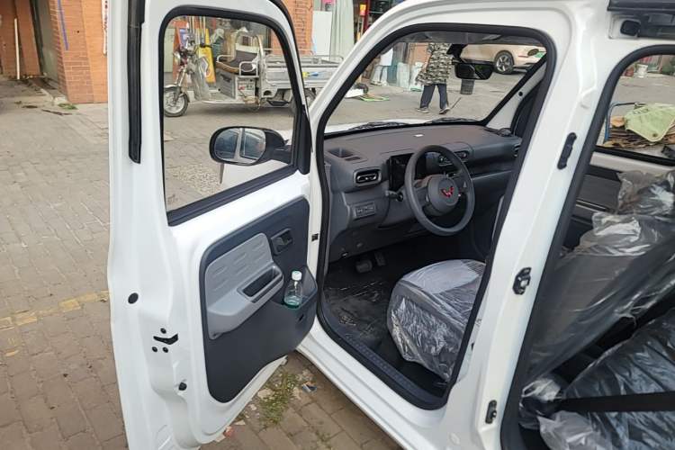 Used Wuling Zhiguang New Energy 2025 Model 305km Ambitious Edition Driver Seat
