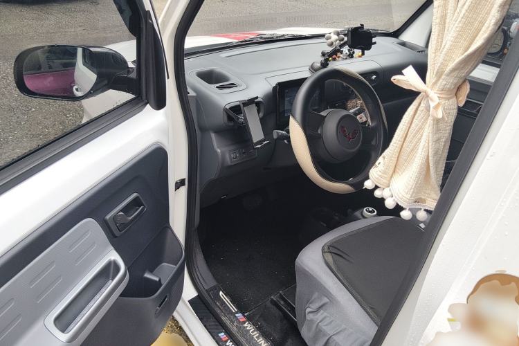 Used Wuling Zhiguang New Energy 2025 Model 305km Ambitious Edition Driver Seat