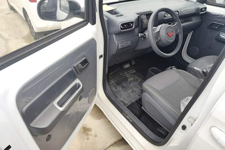 Used Wuling Zhiguang New Energy 2025 Standard Model Driver Seat