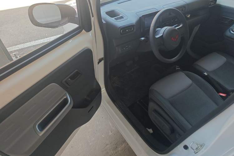 Used Wuling Zhiguang New Energy 2025 Model 305km Ambitious Edition Driver Seat