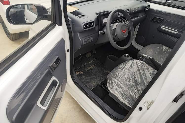 Used Wuling Zhiguang New Energy 2025 Standard Model Driver Seat