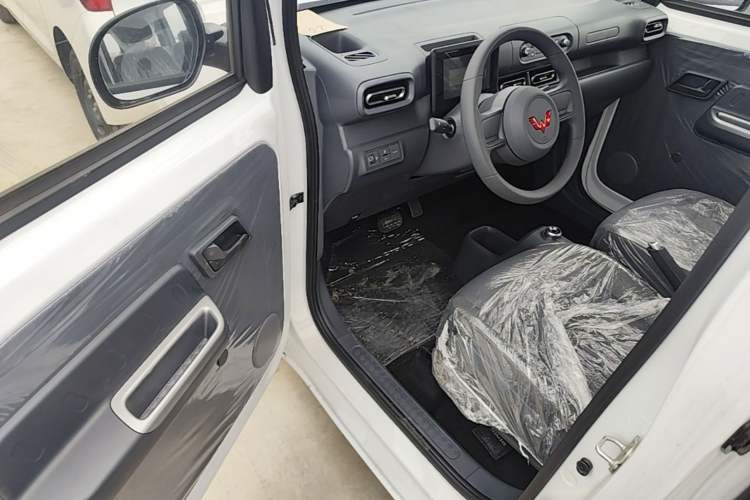 Used Wuling Zhiguang New Energy 2025 Standard Model Driver Seat