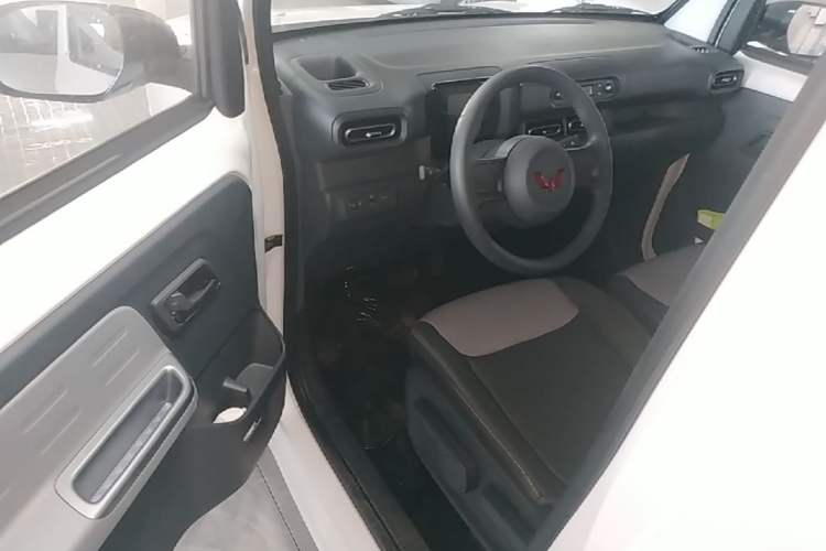 Used Wuling Zhiguang New Energy 2025 Model 305km Ambitious Edition Driver Seat