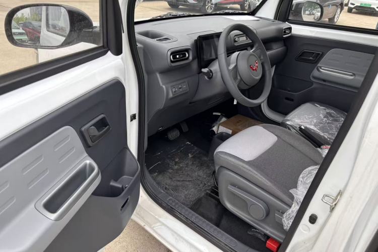 Used Wuling Zhiguang New Energy 2025 Model 305km Ambitious Edition Driver Seat