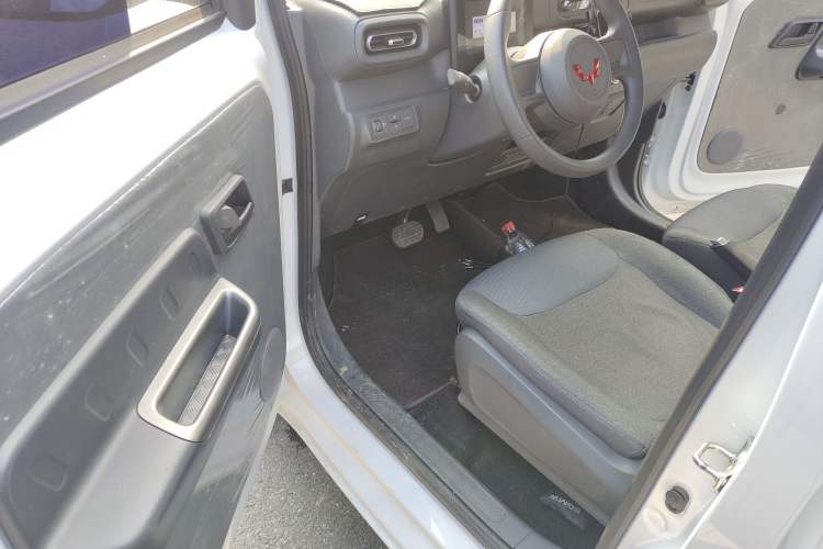 Used Wuling Zhiguang New Energy 2025 Standard Model Driver Seat