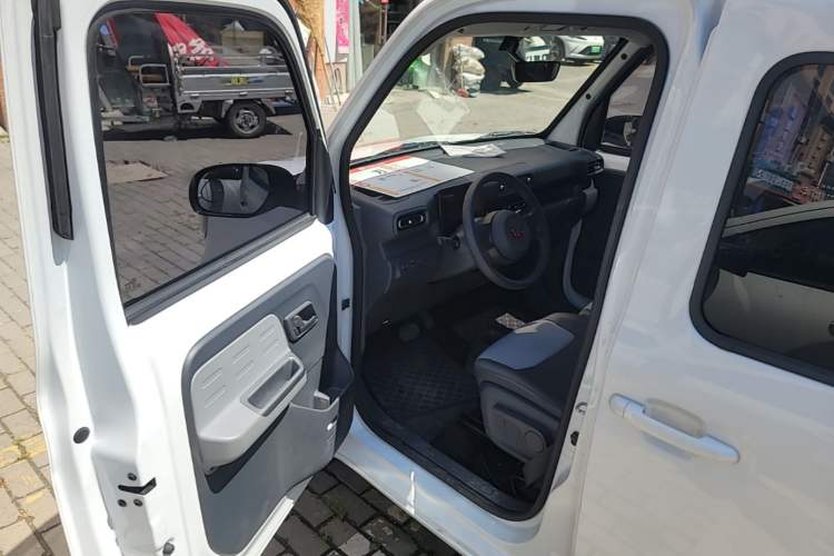 Used Wuling Zhiguang New Energy 2025 Model 305km Ambitious Edition Driver Seat