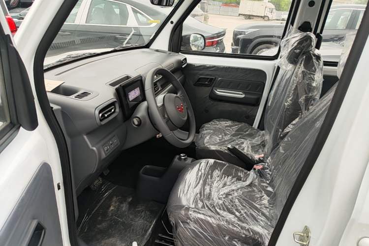 Used Wuling Zhiguang New Energy 2025 Standard Model Driver Seat