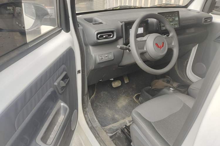 Used Wuling Zhiguang New Energy 2025 Standard Model Driver Seat